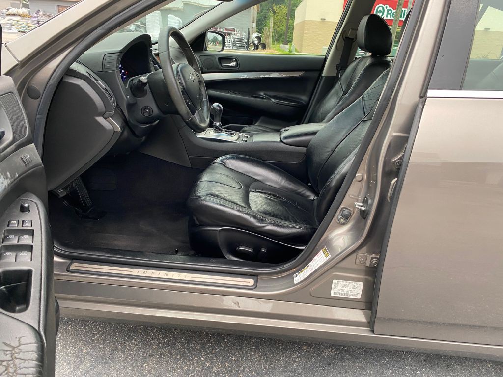 2011 INFINITI G37 Image 11
