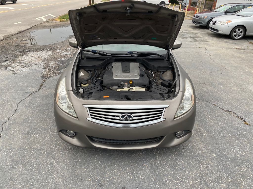 2011 INFINITI G37 Image 15
