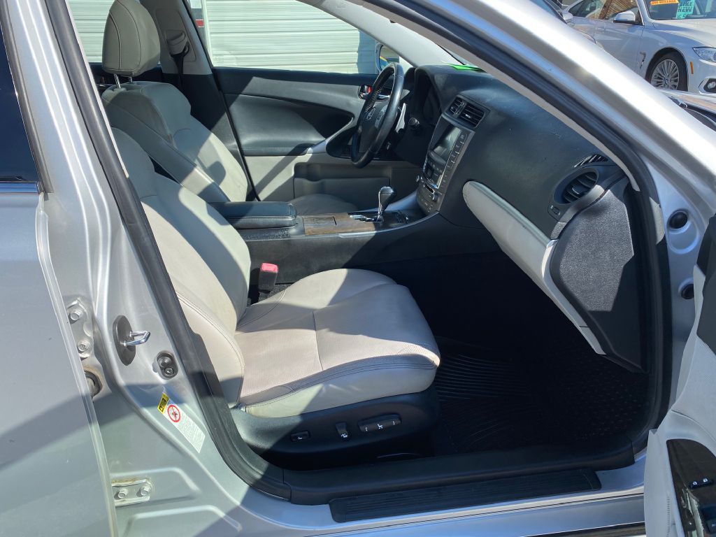 2012 Lexus IS Image 13