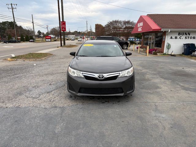 2012 Toyota Camry Image 2