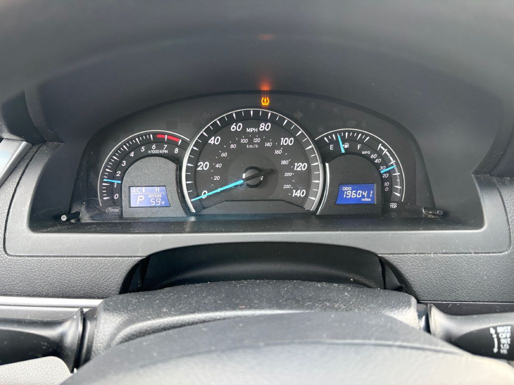 2012 Toyota Camry Image 9