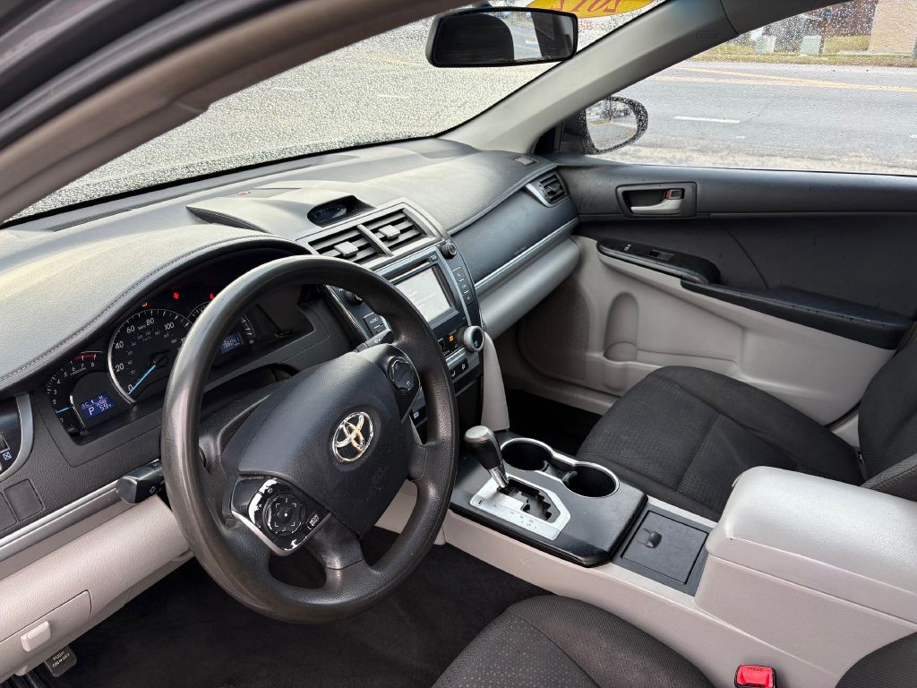 2012 Toyota Camry Image 11