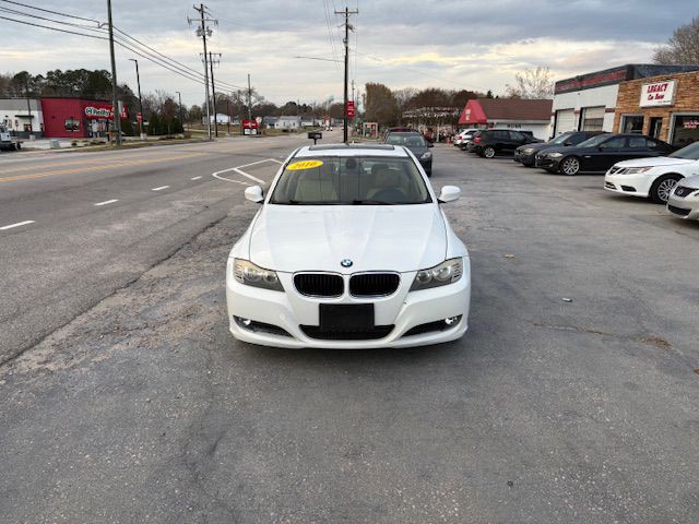 2010 BMW 3 Series Image 2