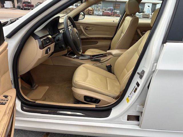 2010 BMW 3 Series Image 9