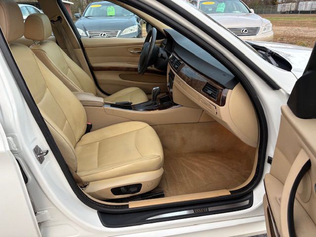 2010 BMW 3 Series Image 11