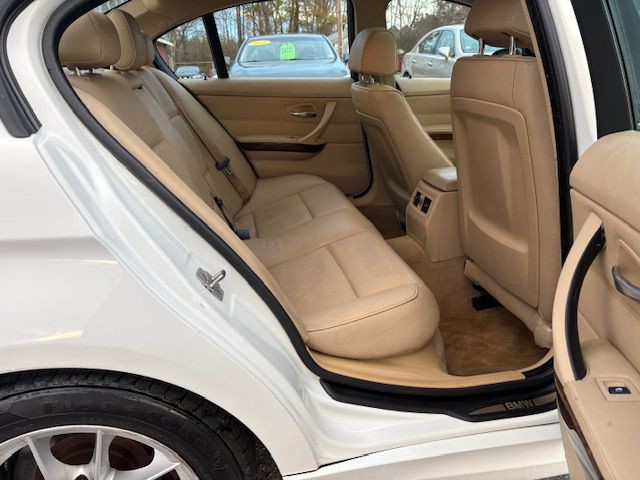 2010 BMW 3 Series Image 13