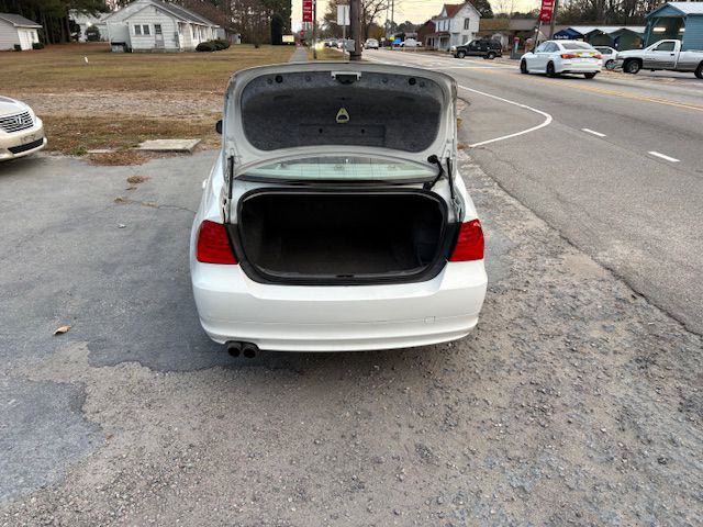 2010 BMW 3 Series Image 15