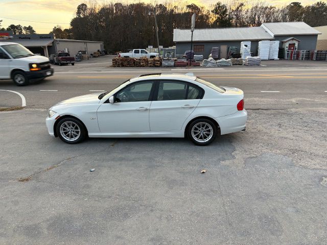 2010 BMW 3 Series Image 17