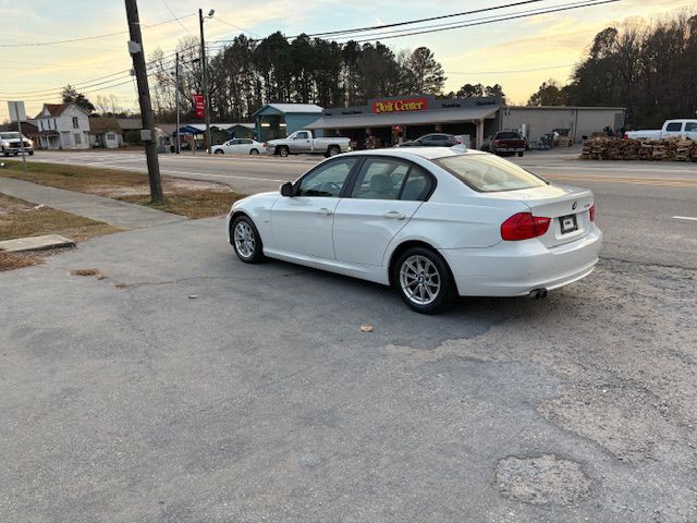 2010 BMW 3 Series Image 18