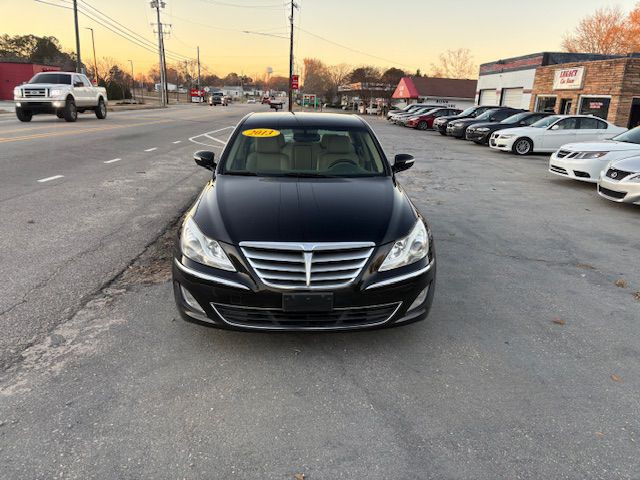 2013 Hyundai Genesis Image 2