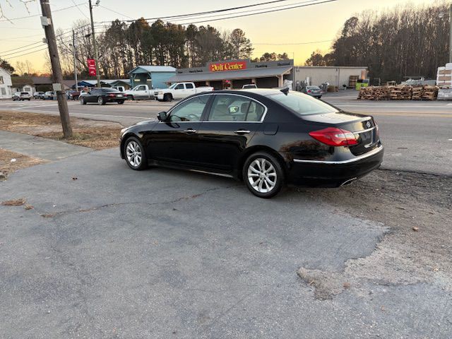 2013 Hyundai Genesis Image 8