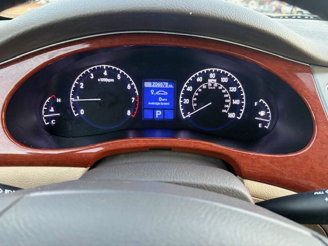 2013 Hyundai Genesis Image 9