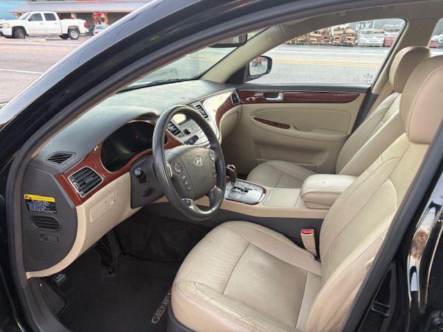 2013 Hyundai Genesis Image 11