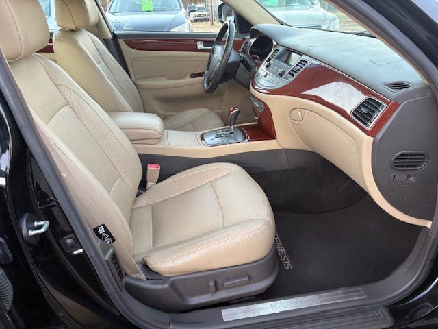 2013 Hyundai Genesis Image 13