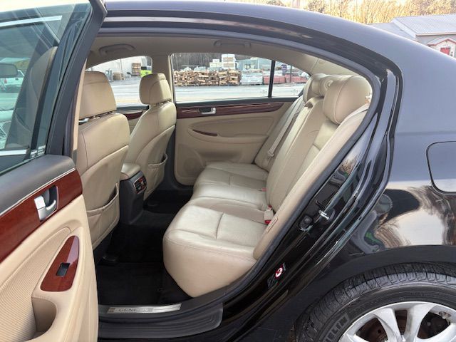 2013 Hyundai Genesis Image 14
