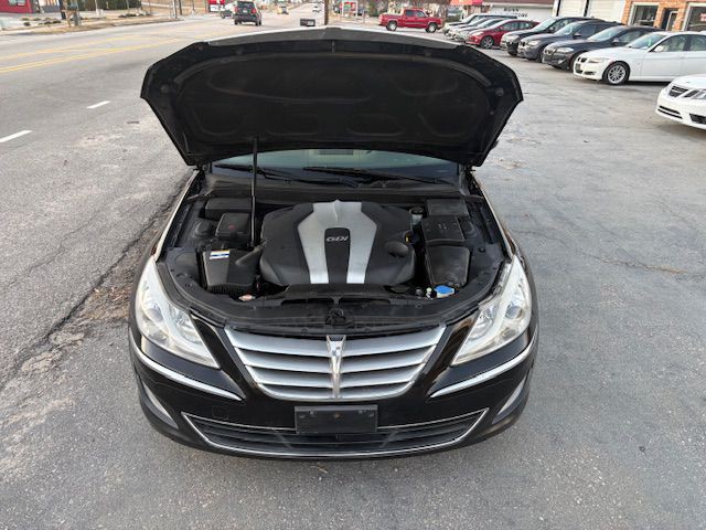 2013 Hyundai Genesis Image 16