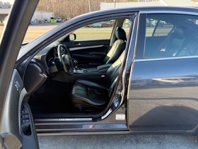 2011 INFINITI G25 Image 8