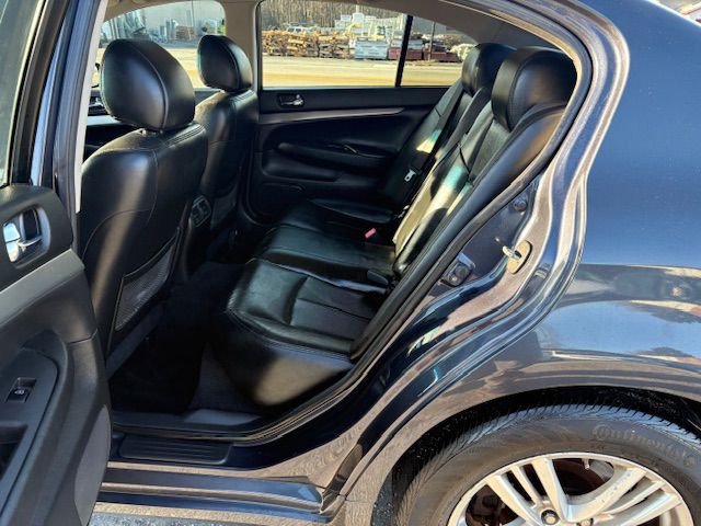 2011 INFINITI G25 Image 10
