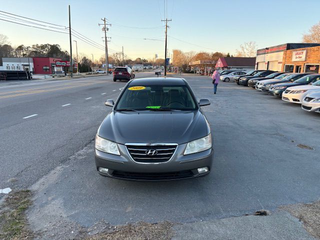 2009 Hyundai Sonata Image 2