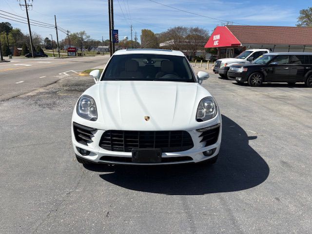 2016 Porsche Macan Image 2