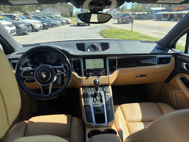 2016 Porsche Macan Image 10