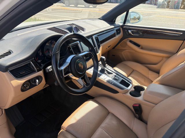 2016 Porsche Macan Image 11