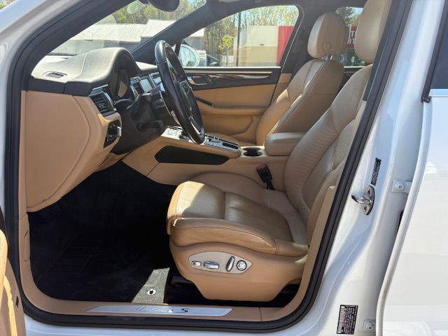 2016 Porsche Macan Image 13