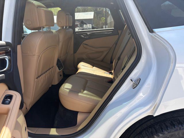 2016 Porsche Macan Image 15