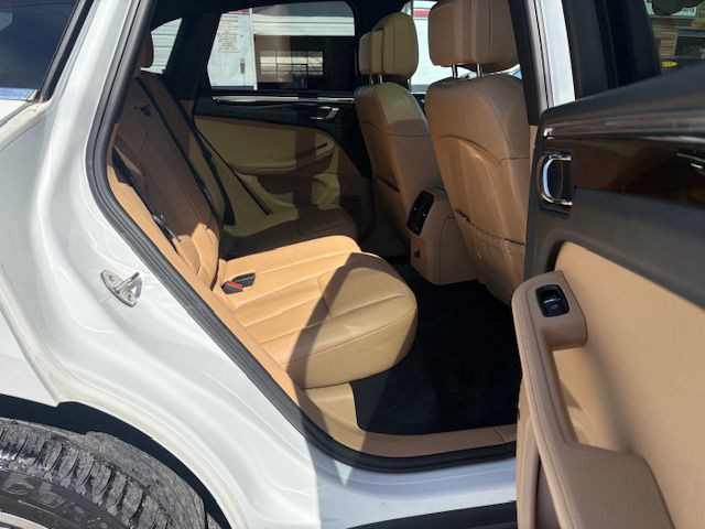 2016 Porsche Macan Image 16