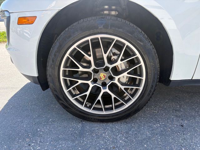 2016 Porsche Macan Image 17