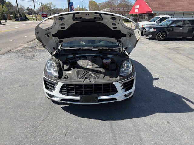 2016 Porsche Macan Image 19