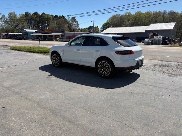 2016 Porsche Macan Image 22