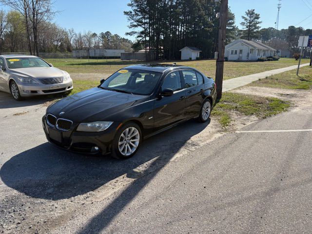 2011 BMW 3 Series Image 3