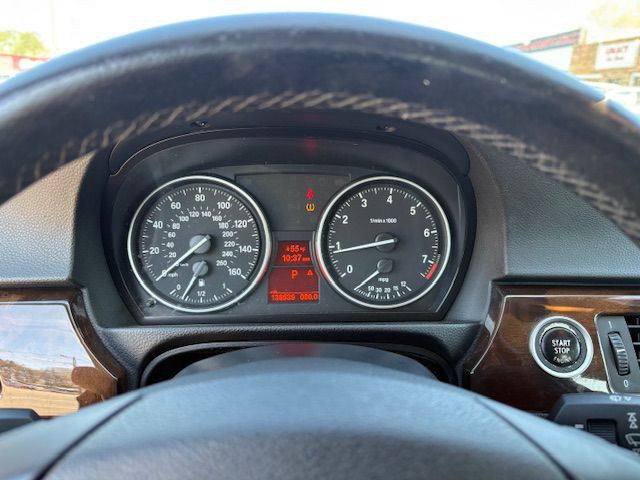 2011 BMW 3 Series Image 9