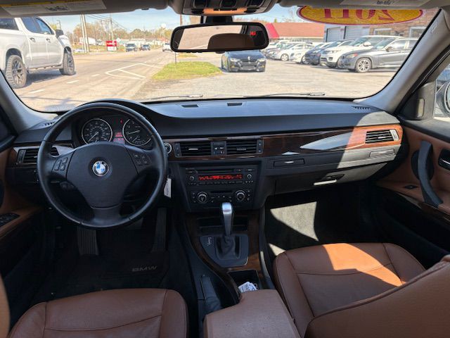 2011 BMW 3 Series Image 11