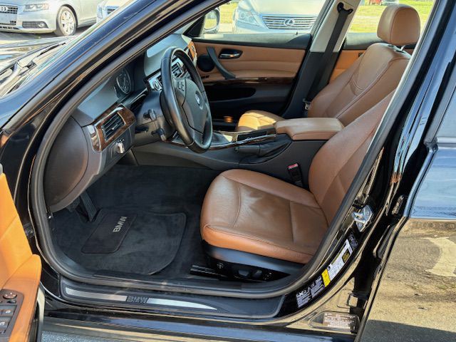 2011 BMW 3 Series Image 12