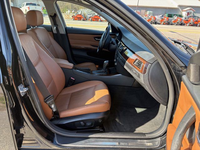 2011 BMW 3 Series Image 13