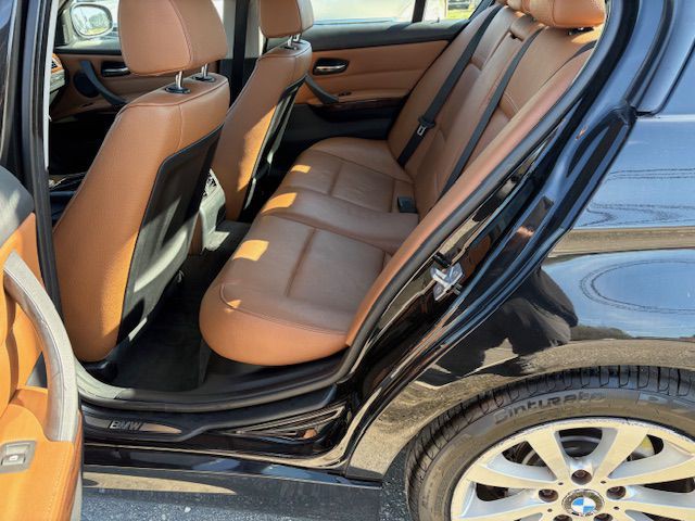 2011 BMW 3 Series Image 14