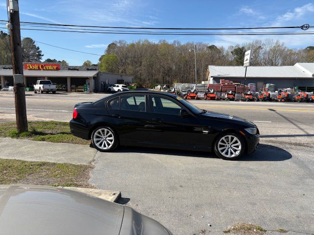 2011 BMW 3 Series Image 19