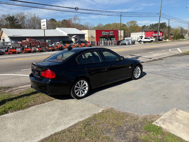 2011 BMW 3 Series Image 21