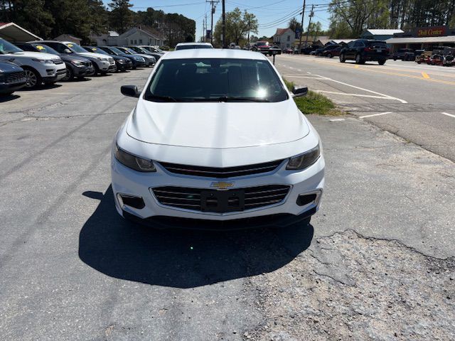 2018 Chevrolet Malibu Image 2