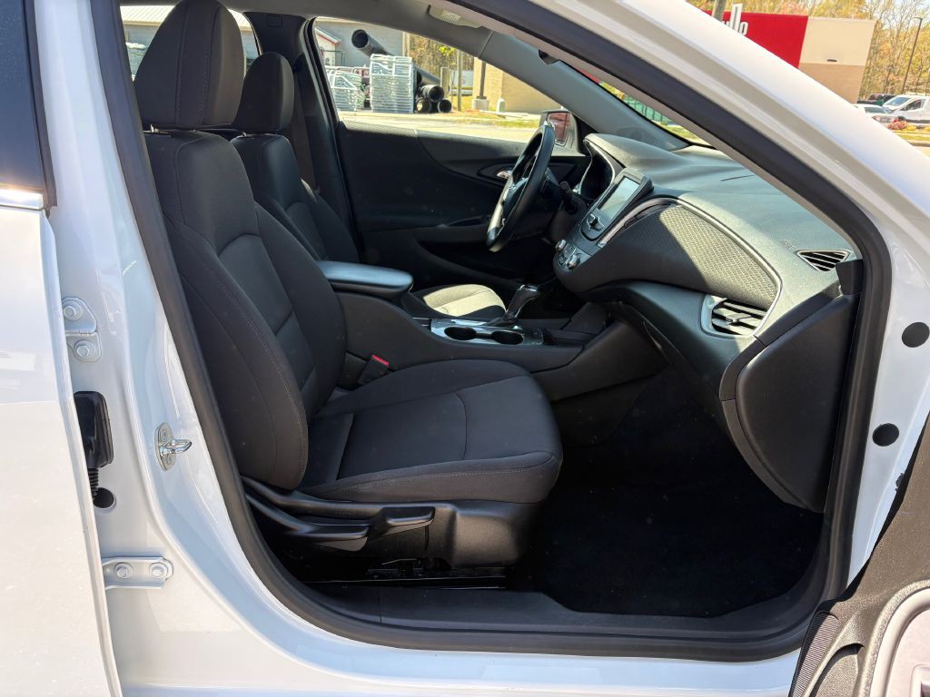 2018 Chevrolet Malibu Image 12