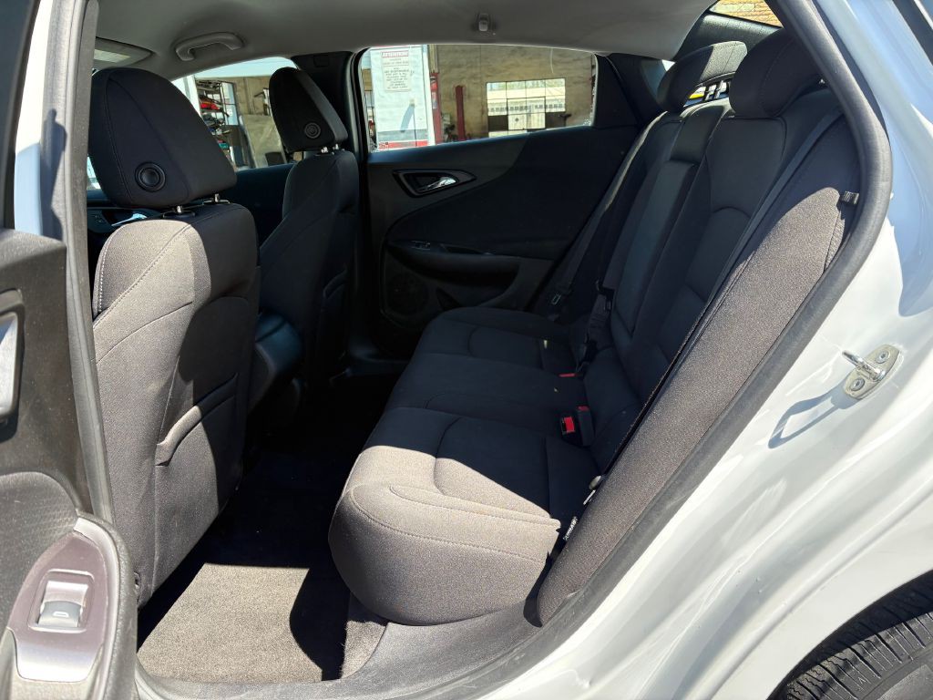 2018 Chevrolet Malibu Image 13