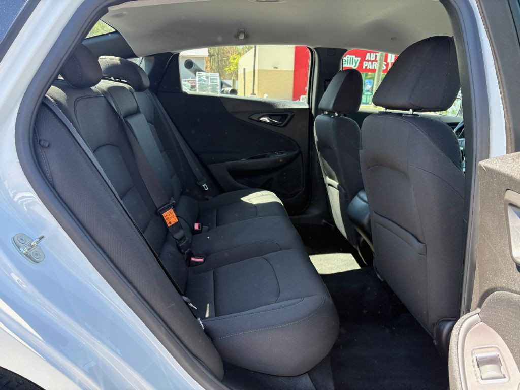 2018 Chevrolet Malibu Image 14