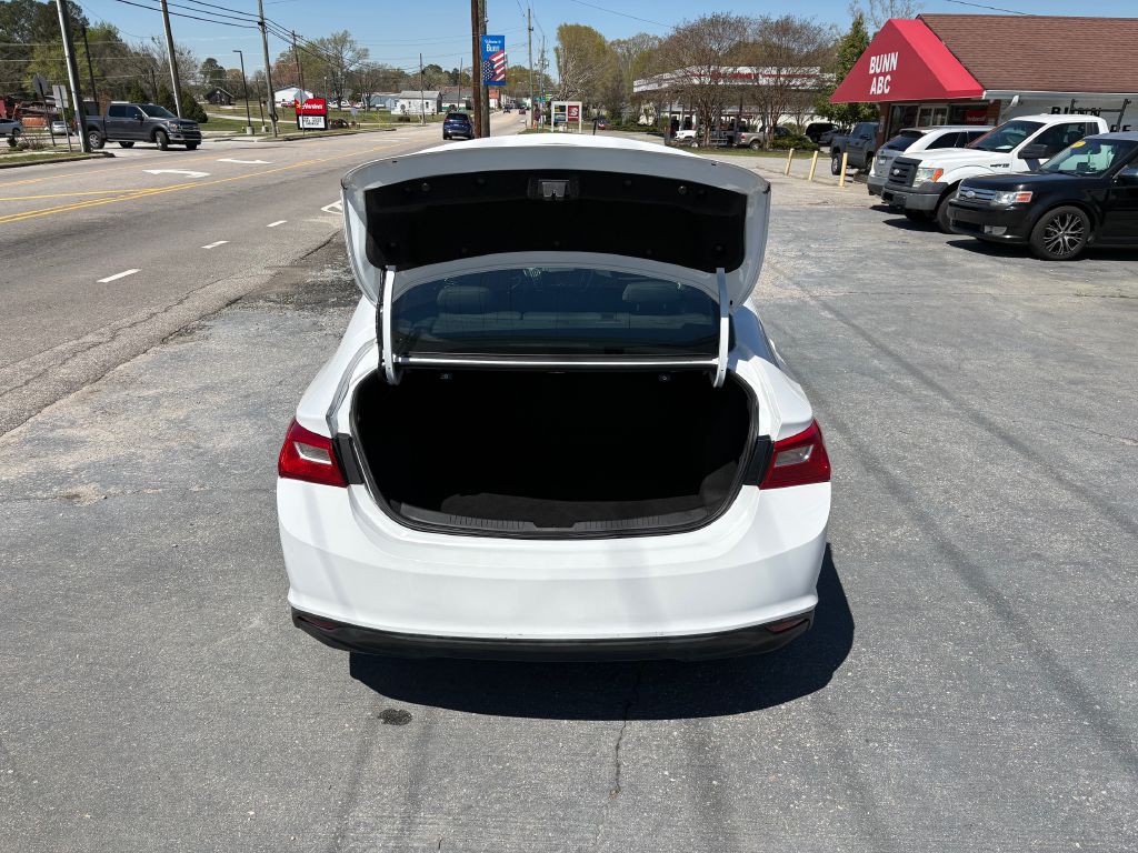 2018 Chevrolet Malibu Image 15