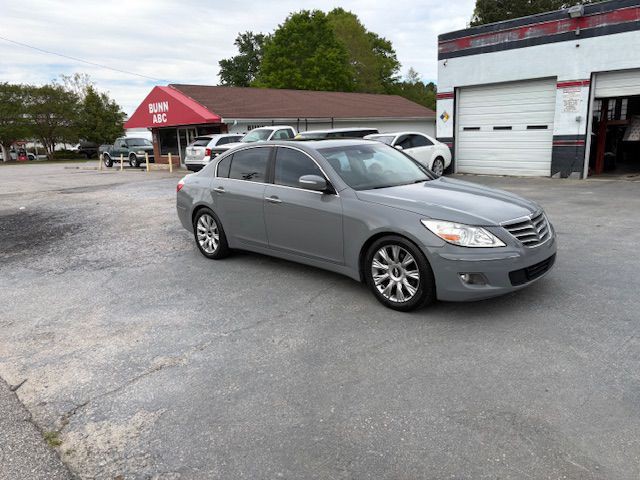 2010 Hyundai Genesis Image 1