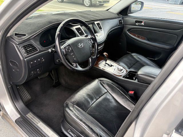 2010 Hyundai Genesis Image 11