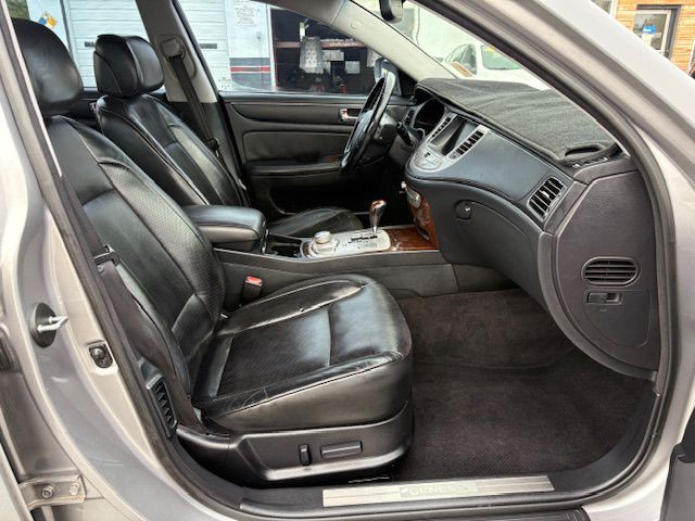 2010 Hyundai Genesis Image 13