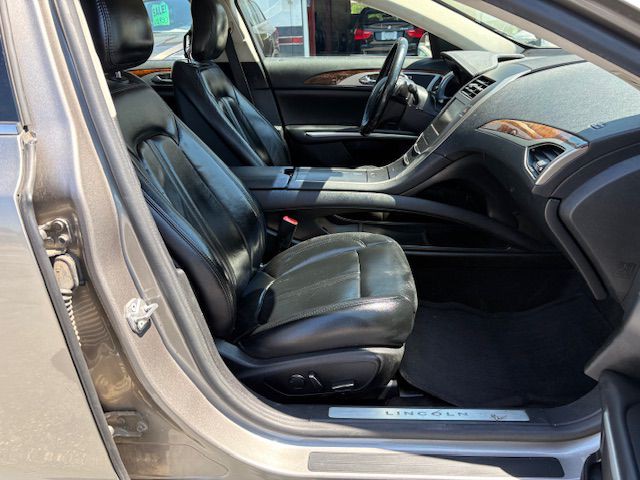 2016 Lincoln MKZ Image 13