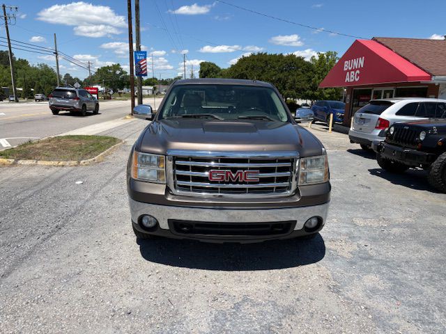 2007 GMC Sierra Image 2
